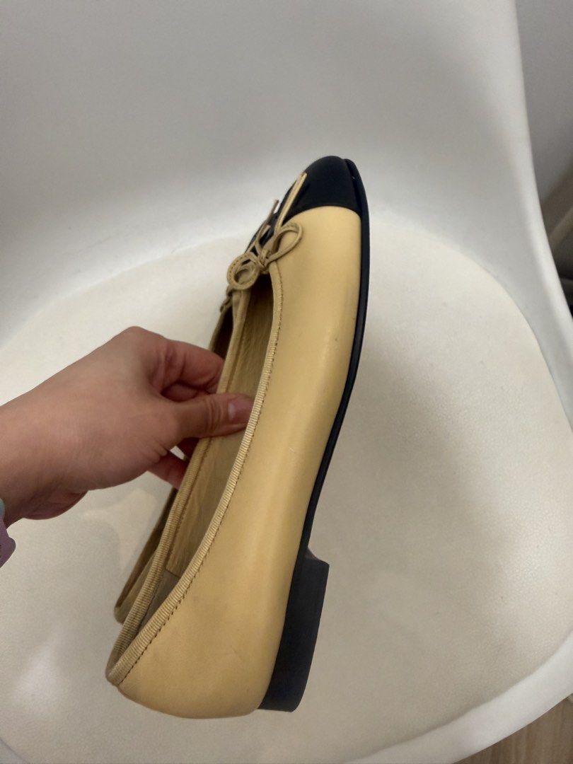 Chanel Lambskin Captoe Ballerina (Category: Flats & Sandals) located in Angeles City. Submitted by bagpriceinfiniteluck (Listing ID 1469088713, Image 3). Description: Preloved. Excellent used condition. BARGAIN SALE!! 💯CHANEL LAMBSKIN captoe Ballerina Flats iconic beige and black colorway size 36.5 💓 Bawal na to sa maarte, konting linis lang, super pamigay sale price. Ready for shipping🇵🇭🇵🇭 Thank you. God Speed✨✨.