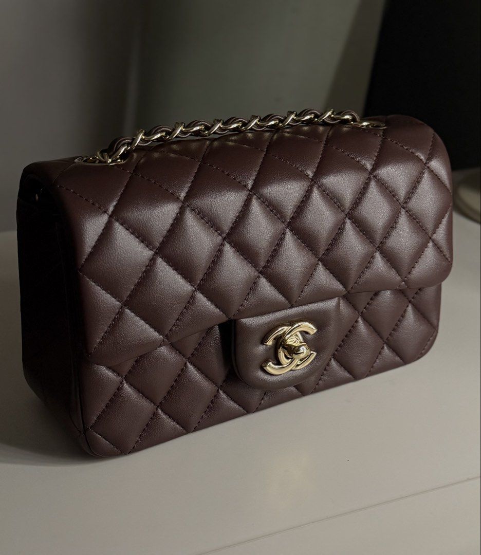 Chanel mini rectangle (Category: Cross-body Bags) located in San Pedro. Submitted by happyfindsss (Listing ID 1469071455, Image 2). Description: •chocolate color 🤎 •mini rectangle •lambskin •dm for more details .