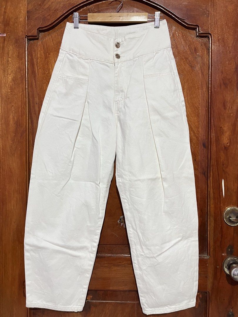 Chanel Paris Pants (Category: Jeans) located in Tumauini. Submitted by jomerthrift (Listing ID 1468952208, Image 2). Description: Waistline 28 Length: 37.5 Cut main tag pero may washtag.