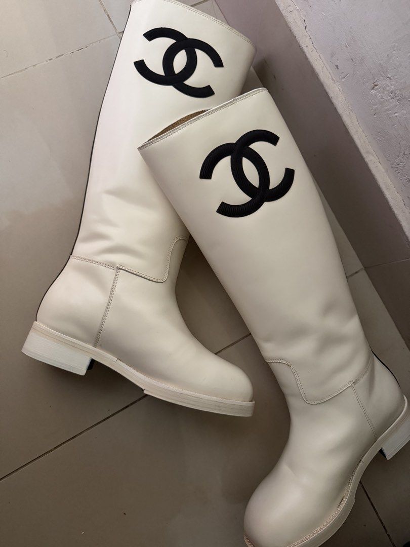 CHANEL WHITE LEATHER KNEE HIGH CC LOGO (Category: Boots) located in Manila. Submitted by therevivaldrop (Listing ID 1468957928, Image 2). Description: NEGOTIABLE SHIPPED NO INCLUSION.