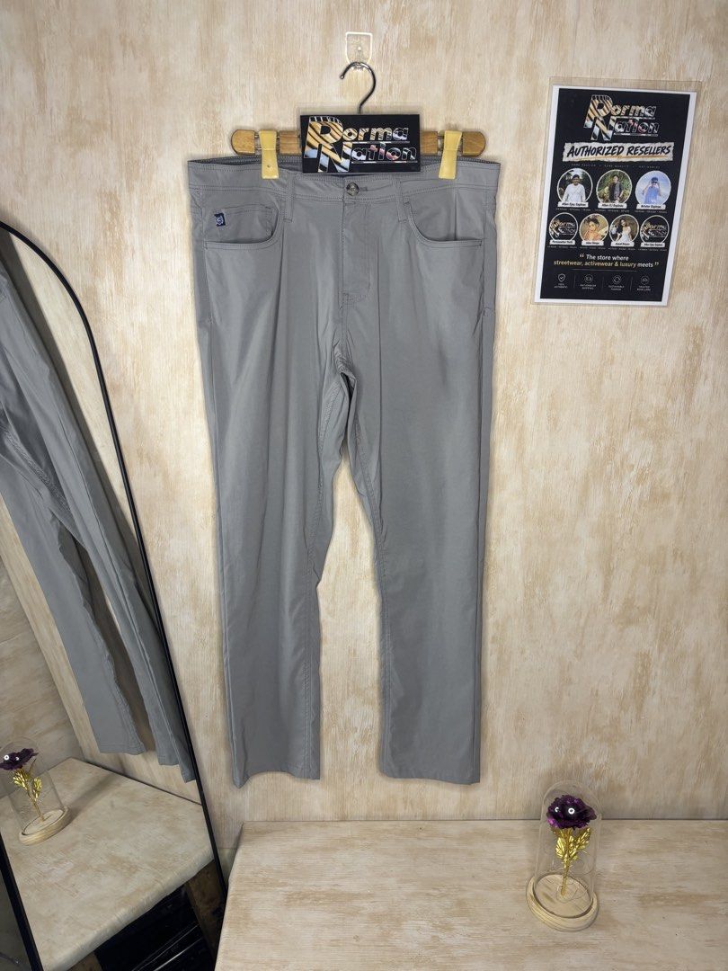 CHAPS PERFORMANCE SLIM STRAIGHT PANTS (Category: Trousers) located in Cabuyao City. Submitted by pormanation-thrift-store (Listing ID 1468938870, Image 1). Description: CHAPS PERFORMANCE SLIM STRAIGHT PANTS Condition: LIKE NEW Color rate: 10/10 (PWEDE SA MASELAN) Size: 32 Dimes: 34”Wx39”L Issue: NONE✅ Price: 950.