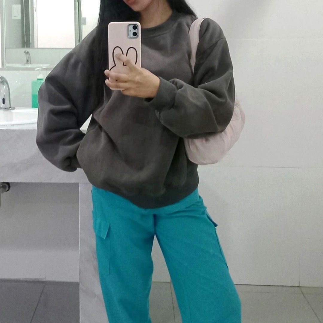 Charcoal Gray Oversized Sweatshirt / Pullover (Category: Coats, Jackets and Outerwear) located in Valenzuela. Submitted by 0003c4 (Listing ID 1468941973, Image 1). Description: personal fave 🥹⭐⭐ has pink embroidery both front and back!! fits xs to small!! location: Valenzuela or Malabon mod: lalamove or jnt.