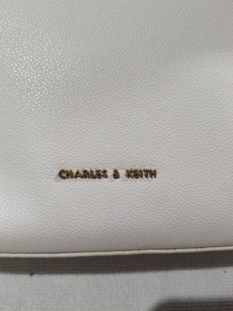 CHARLES & KEITH (Category: Luxury Bags & Wallets) located in Manila. Submitted by pagodnicole50491 (Listing ID 1469095716, Image 3). Description: .