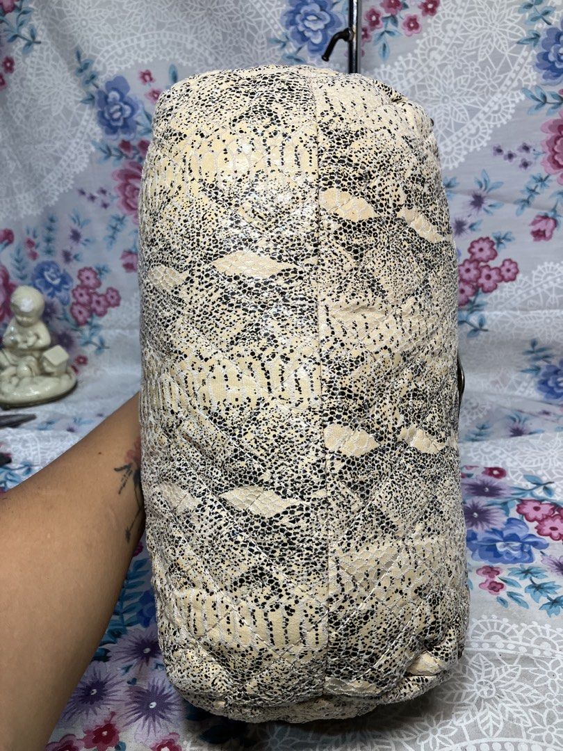 CHARLES & KEITH PYTHON PRINT STUDDED FLAP SHOULDER BAG (Category: Shoulder Bags) located in General Mariano Alvarez. Submitted by adonid (Listing ID 1468994004, Image 3). Description: CHARLES & KEITH PYTHON PRINT STUDDED FLAP SHOULDER BAG GOOD CONDITION NORMAL SIGN OF USAGE ONLY .