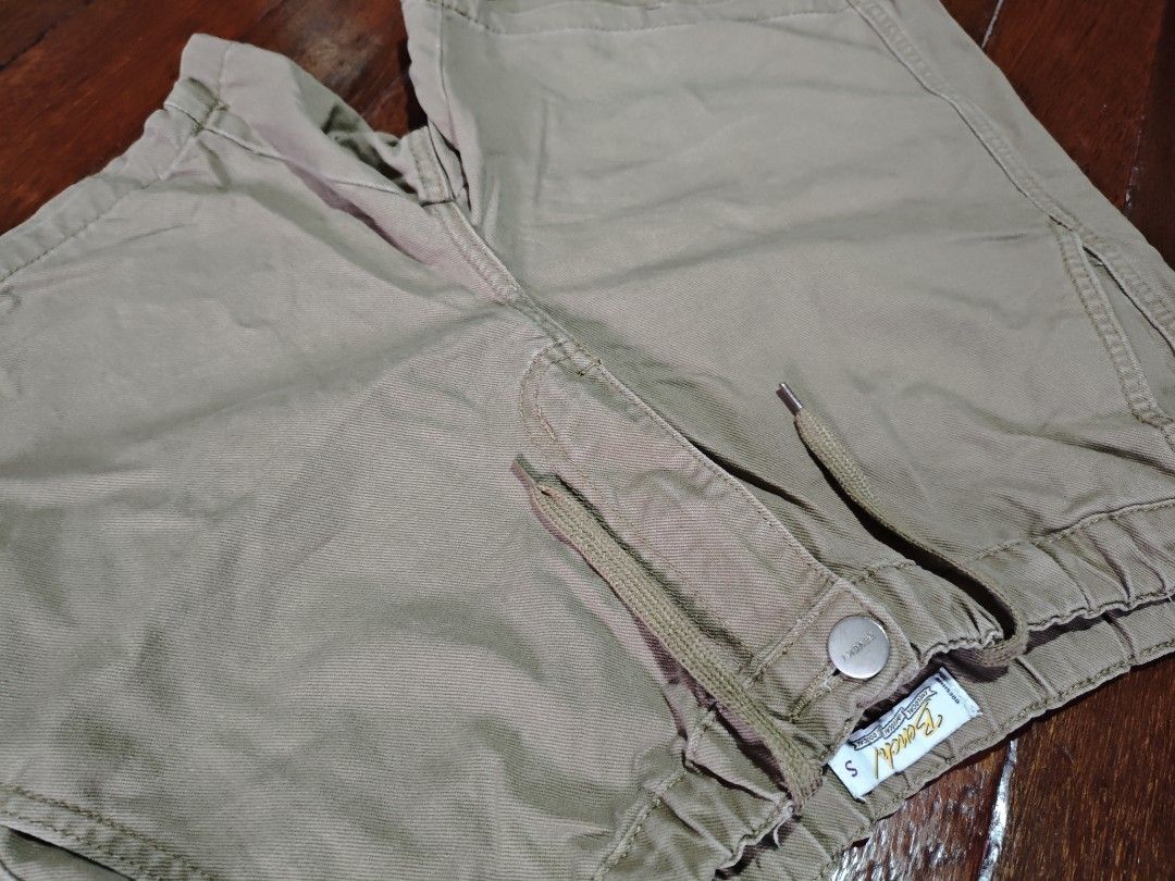 CHlNO SHORT (Category: Shorts) located in Manila. Submitted by xoien (Listing ID 1469092036, Image 3). Description: CHINO SHORT conditions: 9.2/10 size: small color: mocha brown ⏹️PRICE; 179 🟡original bench twill short yan 🟡drawstring and botones type 🟡above the knee yan 🟡comfy suotin 🟡4 pockets front and back 🟡hanggang pang size 30 waistline only 🟡maganda pang porma madali bagayan 🟡color may be varie due lightning 🟡UGALIIN BASAHIN ANG B