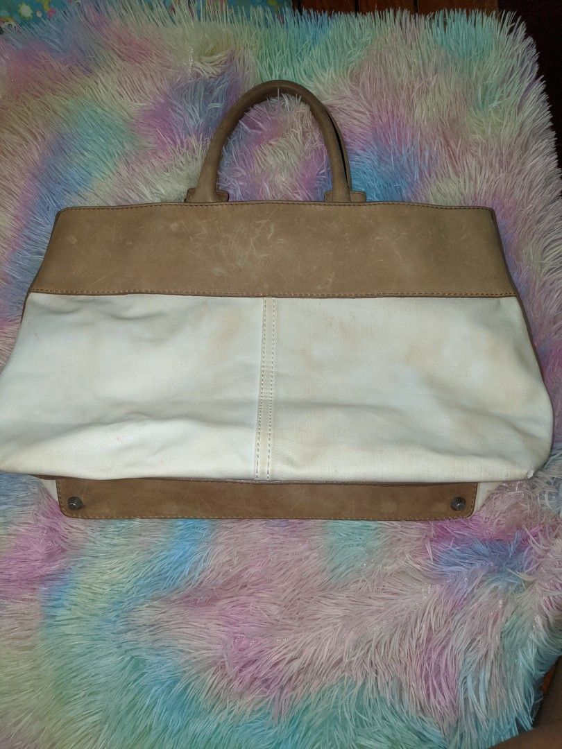 Chloe Bag (Category: Luxury Bags & Wallets) located in President Roxas. Submitted by micheal775 (Listing ID 1469158108, Image 3). Description: .