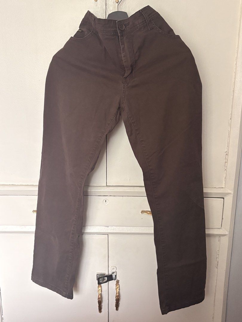 Chocolate Brown Freego Jeans (Category: Jeans) located in Quezon City. Submitted by gringottsss (Listing ID 1468951233, Image 1). Description: Waist: 36 inches Length: 97 cm.