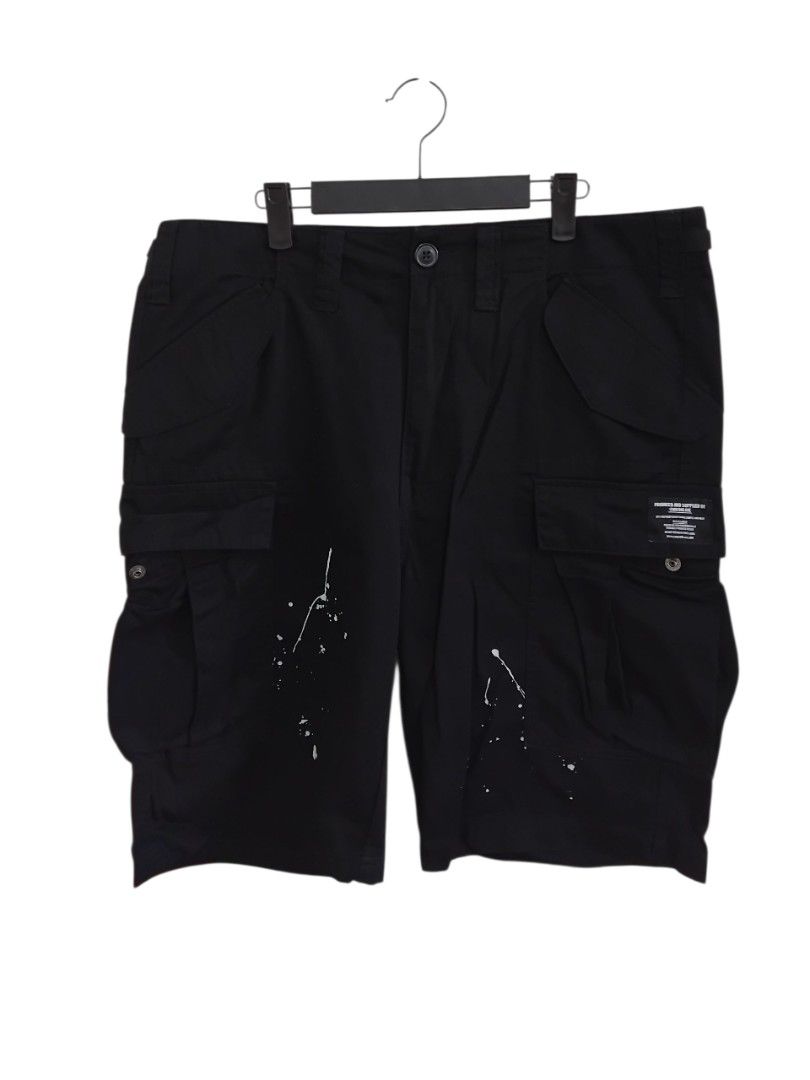 Chocoolate HK Paint Splatter Cargo Work Shorts (Category: Shorts) located in Pasig City. Submitted by hustlexcurate (Listing ID 1469002068, Image 1). Description: Chocoolate HK Paint Splatter Work Shorts Size LARGE Dimensions; Waist: 32 inches Lenght: 21 inches.