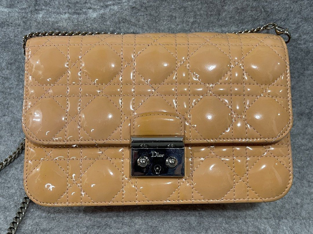 christian dior (Category: Shoulder Bags) located in Calamba. Submitted by thriftingoverload (Listing ID 1469034744, Image 2). Description: may mga stain at discoloration na xa plus shipping fee sa malayo.