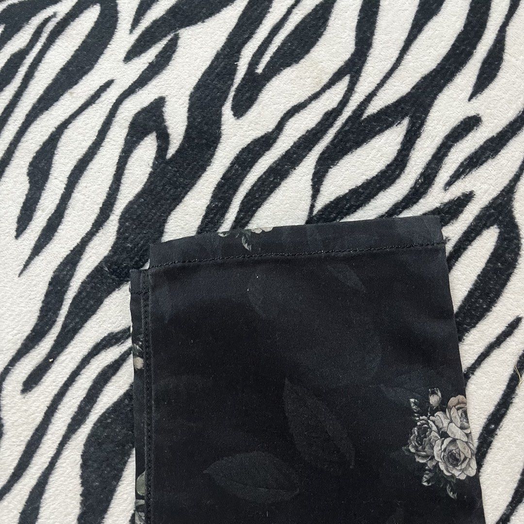 Christian dior floral pants (Category: Jeans) located in Manila. Submitted by royaldripmanila (Listing ID 1468930996, Image 3). Description: No issue W32 L40.