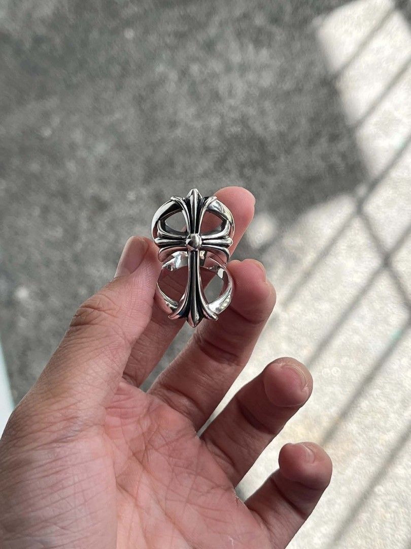 Chrome hearts ring (Category: Jewelry) located in San Fernando. Submitted by thriftyteen012 (Listing ID 1468971012, Image 1). Description: size 8.5-9 very good condition as is no return no refund via gcash or bank transfer payment first.