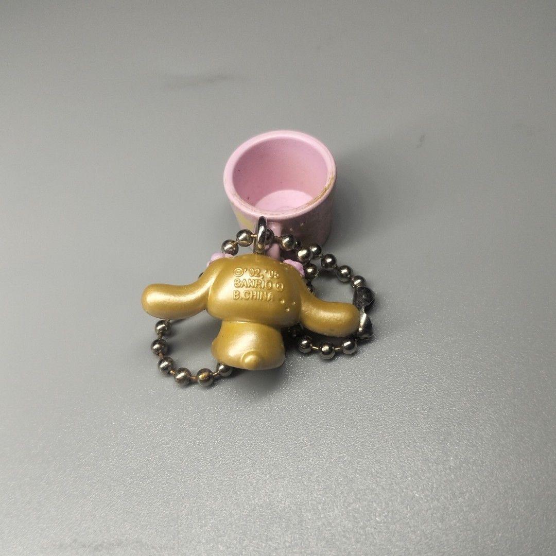 CINNA MOCHA 2005 MINI KEYCHAIN (Category: Vintage Collectibles) located in Manila. Submitted by ramiafern (Listing ID 1468940502, Image 2). Description: COLLECTIBLE MOCHA • Comes with metal ball chain • May konting dirt/stains due to age • Vintage/pre-loved condition • Please manage expectations, may signs of age/use.
