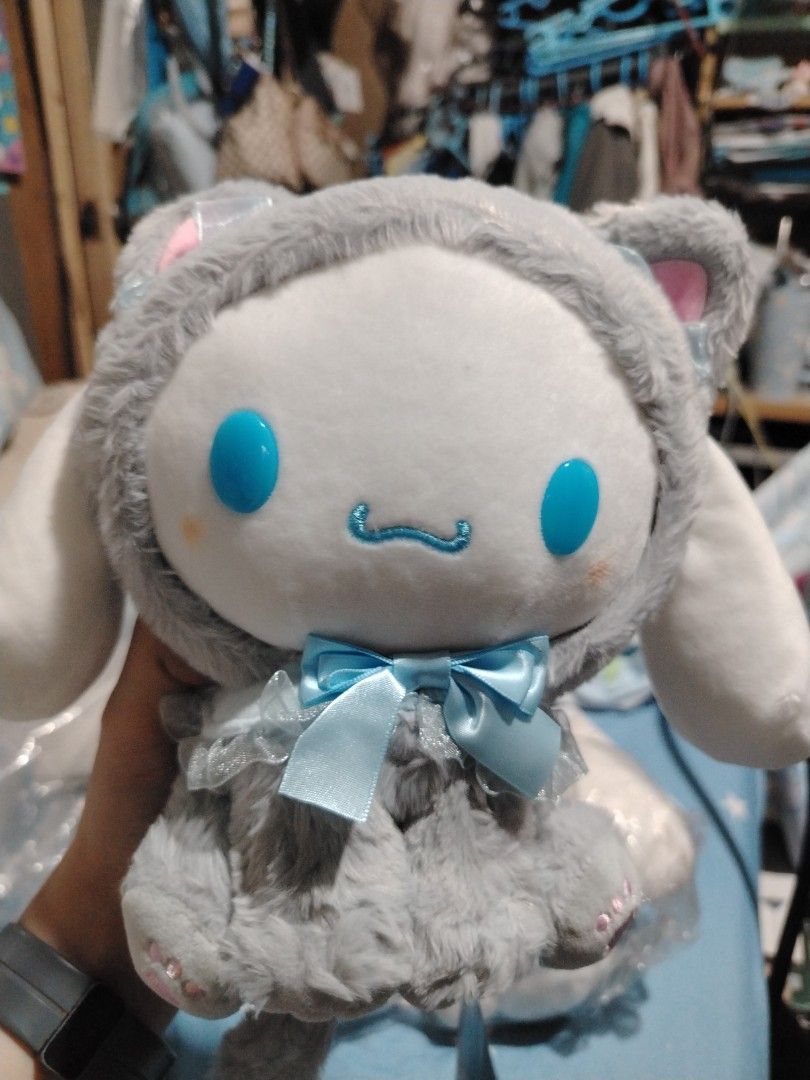 Cinnamoroll Cat Plushie (Category: Plushies & Soft Toys) located in Manila. Submitted by joycechua439850 (Listing ID 1469003922, Image 1). Description: - Authentic Cinnamoroll Plushie in car costume - 20mm tal with dark gray cat suit and a lovely blue bow - Perfect for collectors and fans.