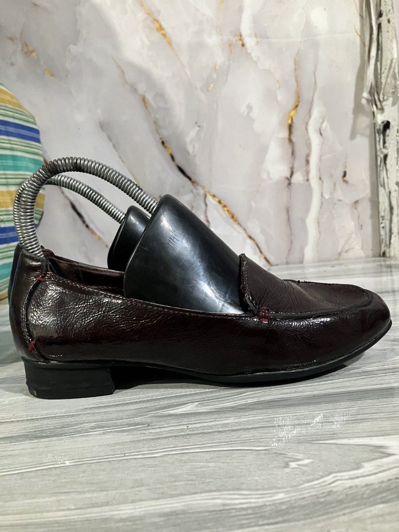 CLARKS ARTISAN KEESA LUCA LEATHER LOAFER (Category: Loafers) located in General Mariano Alvarez. Submitted by adonid (Listing ID 1468948999, Image 1). Description: CLARKS ARTISAN KEESA LUCA LEATHER LOAFER GOOD CONDITION NORMAL SIGN OF USAGE ONLY SIZE : 23 cm women.