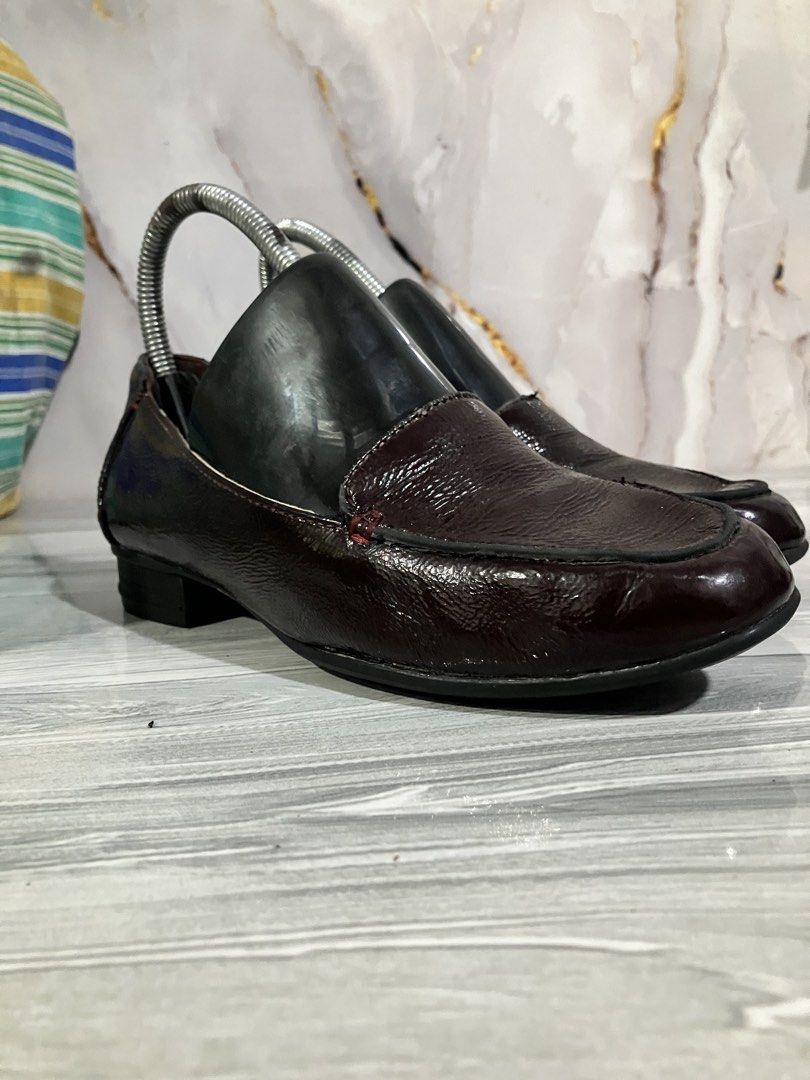 CLARKS ARTISAN KEESA LUCA LEATHER LOAFER (Category: Loafers) located in General Mariano Alvarez. Submitted by adonid (Listing ID 1468948999, Image 2). Description: CLARKS ARTISAN KEESA LUCA LEATHER LOAFER GOOD CONDITION NORMAL SIGN OF USAGE ONLY SIZE : 23 cm women.