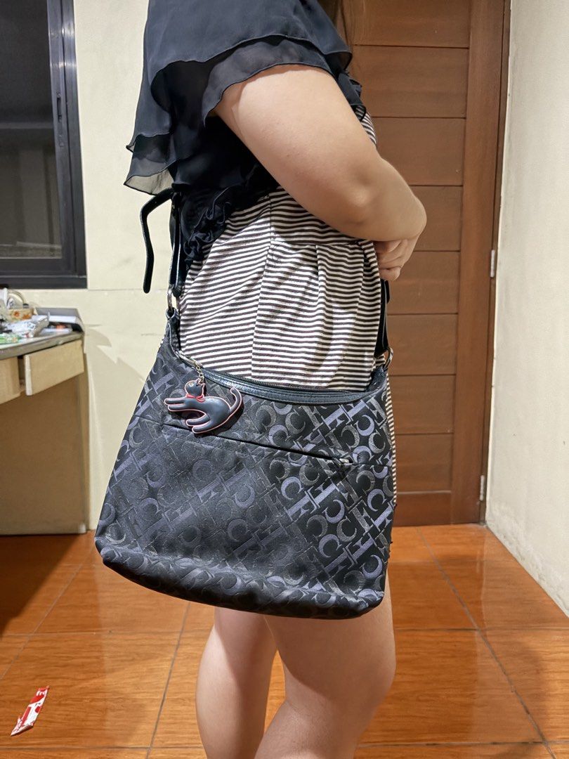 AUTH Claudio Ferrici cross body work black bag (Category: Cross-body Bags) located in Manila. Submitted by bbygirly (Listing ID 1469101730, Image 2). Description: Preloved Italian Vintage shoulder or body messenger style bag - Used twice only no dust bag - With a cute cat keychain but can remove - Can be for men's as well - With CF monogram 📏 Measurements Length - 11.5 inches Height - 8 - 8.5 inches Width - 3.1 inches 🔖 office siren, y2k, coach