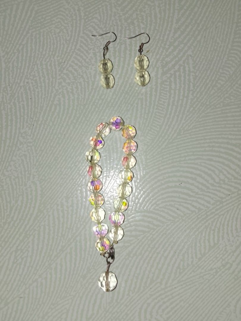 Clear Crystal Bead Bracelet and Earrings Set (Category: Bracelets) located in Bacolod City. Submitted by beam_tori (Listing ID 1468994575, Image 1). Description: - MOP: Gcash - MOD: J&T.