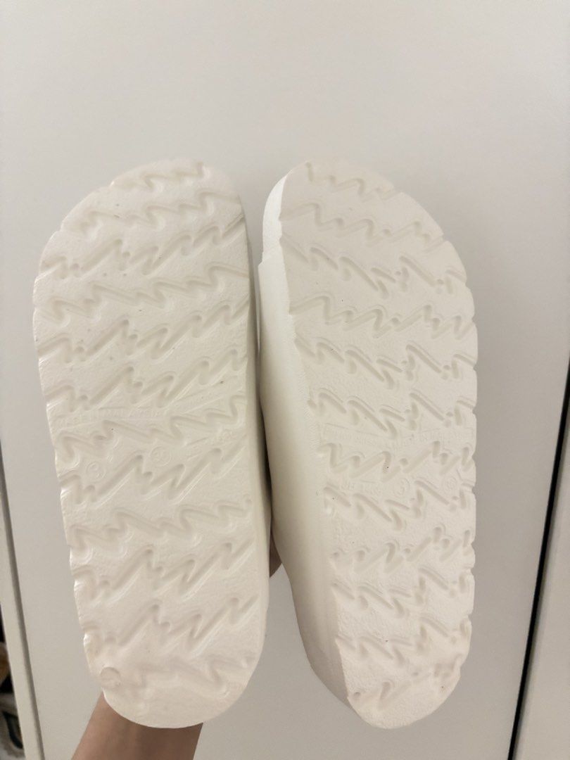CLN Ultra Light Slip-Ons/Slides (Category: Slippers and slides) located in Las Pinas. Submitted by theimpulsebuyer.ph (Listing ID 1468939776, Image 2). Description: size 6 brandnew.