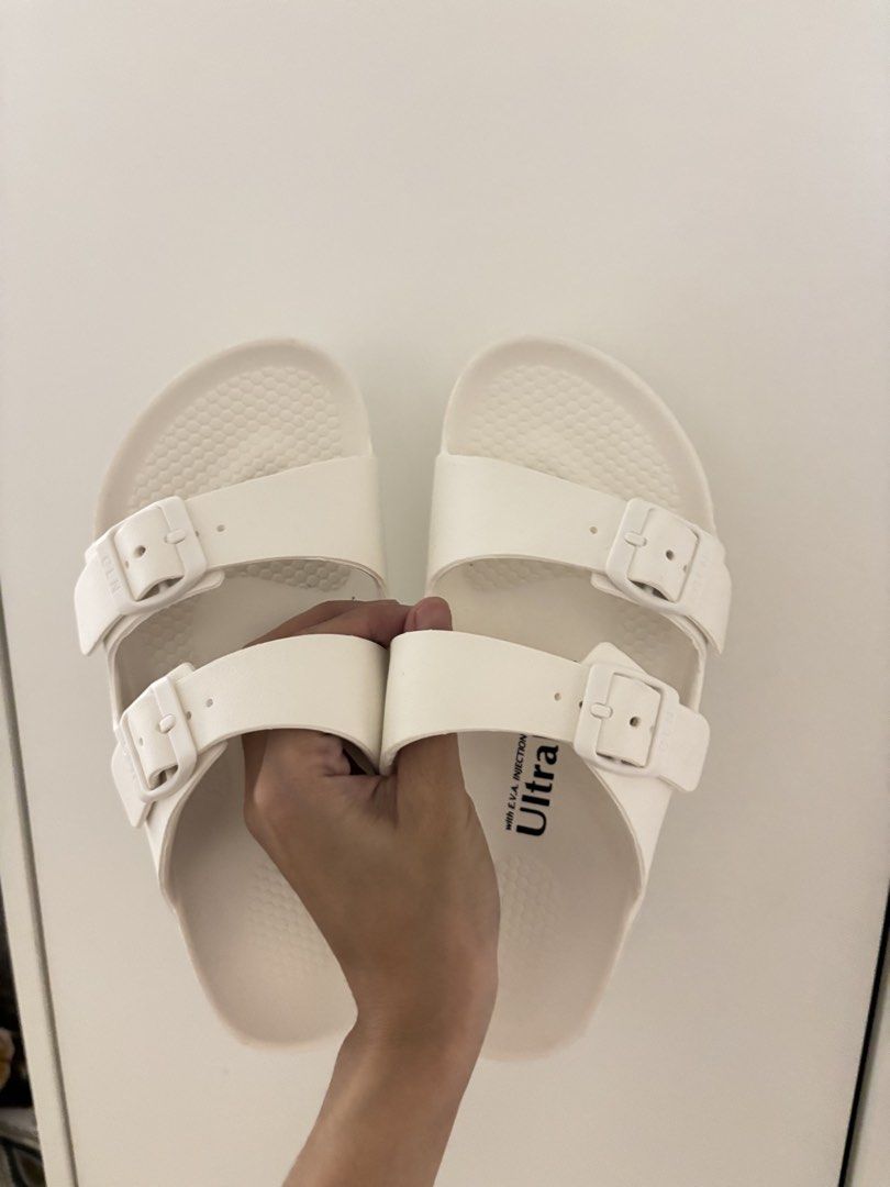 CLN Ultra Light Slip-Ons/Slides (Category: Slippers and slides) located in Las Pinas. Submitted by theimpulsebuyer.ph (Listing ID 1468939776, Image 1). Description: size 6 brandnew.