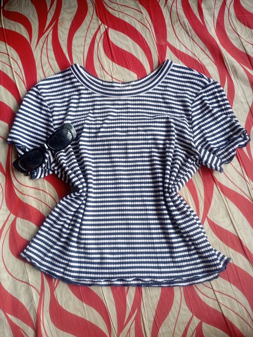 CLOTHES FOR SALE (Category: Shirts) located in Manila. Submitted by lilms.elcai (Listing ID 1468968572, Image 3). Description: ₱ 350 all fix price 📍 Calamba Laguna.