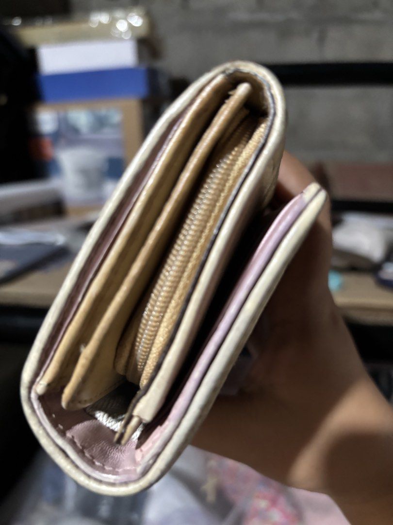 coach (Category: Luxury Bags & Wallets) located in Gamu. Submitted by happydog.086736 (Listing ID 1468938466, Image 3). Description: .