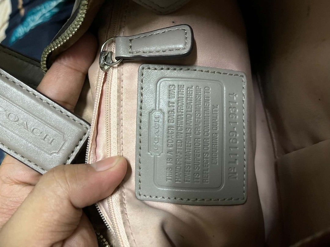 Coach (Category: Shoulder Bags) located in Manila. Submitted by skippypeanut1331 (Listing ID 1468969823, Image 3). Description: .