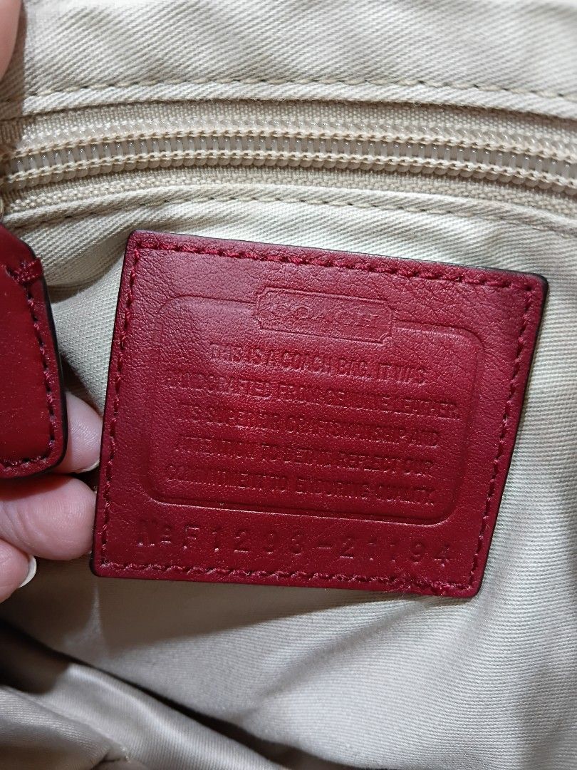 Coach (Category: Cross-body Bags) located in Subic. Submitted by AnythingBrandedby_May (Listing ID 1469011501, Image 3). Description: Coach.