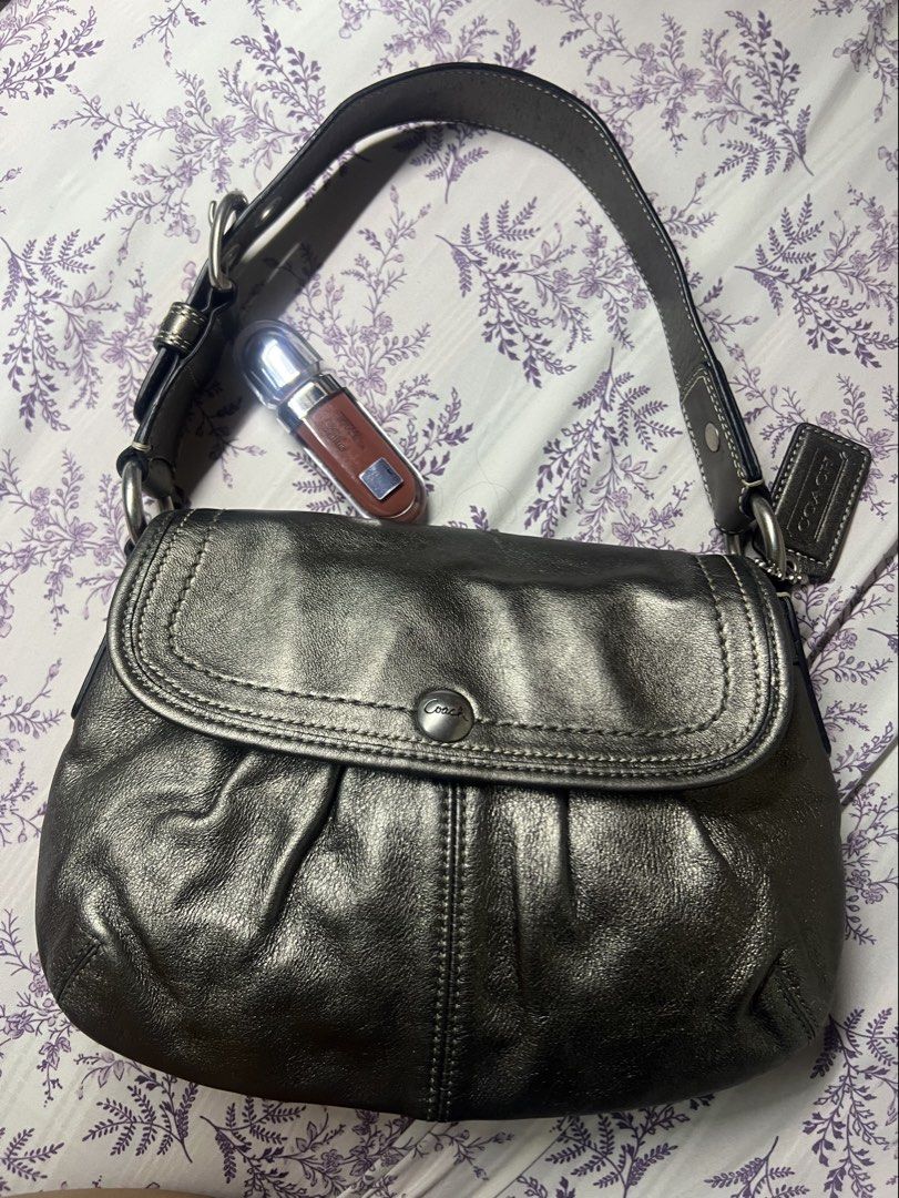 Coach Bag (Category: Shoulder Bags) located in Makati City. Submitted by heyitscesss (Listing ID 1468975807, Image 1). Description: slightly nego 🌸.