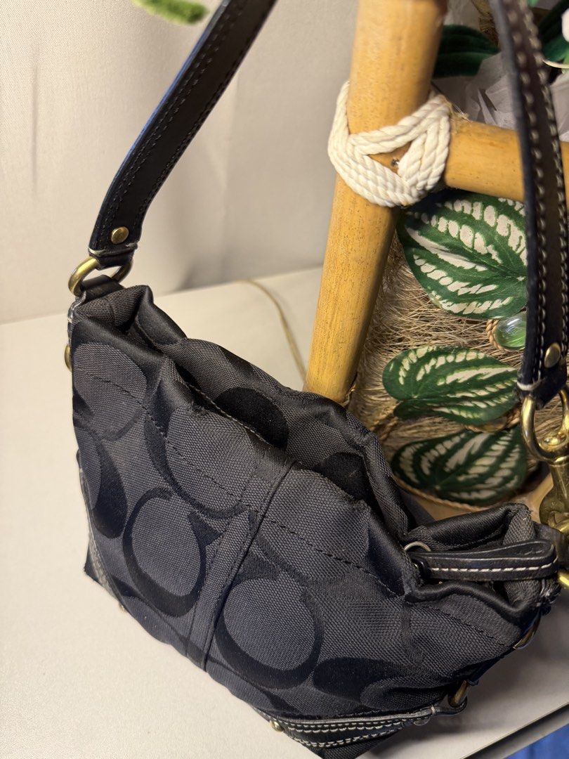 Coach carly mini triple black (Category: Shoulder Bags) located in Manila. Submitted by chic_coach (Listing ID 1468975518, Image 3). Description: .
