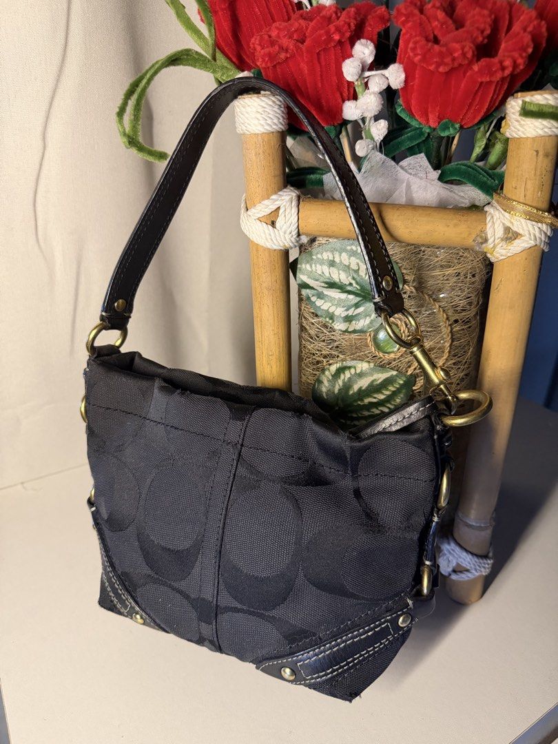 Coach carly mini triple black (Category: Shoulder Bags) located in Manila. Submitted by chic_coach (Listing ID 1468975518, Image 2). Description: .