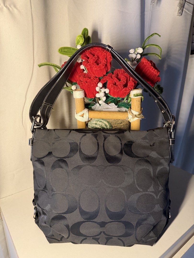 Coach carly two way (Category: Shoulder Bags) located in Manila. Submitted by chic_coach (Listing ID 1468975194, Image 1). Description: .
