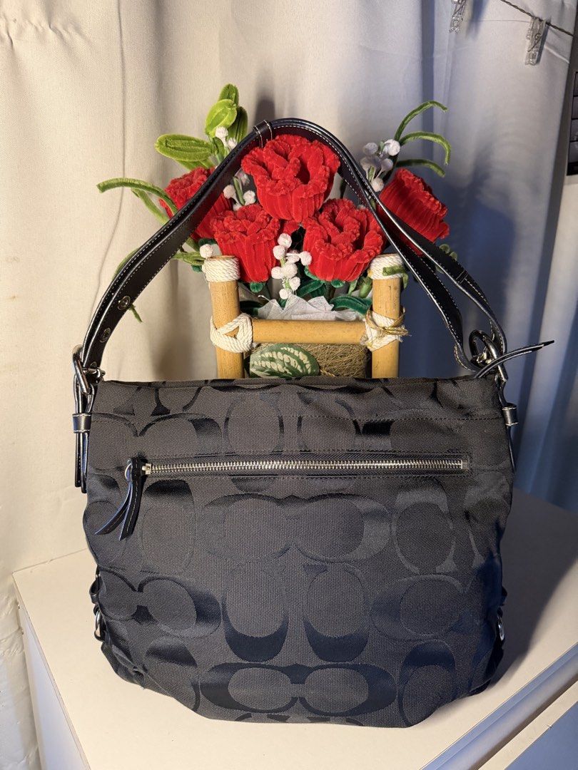Coach carly two way (Category: Shoulder Bags) located in Manila. Submitted by chic_coach (Listing ID 1468975194, Image 3). Description: .