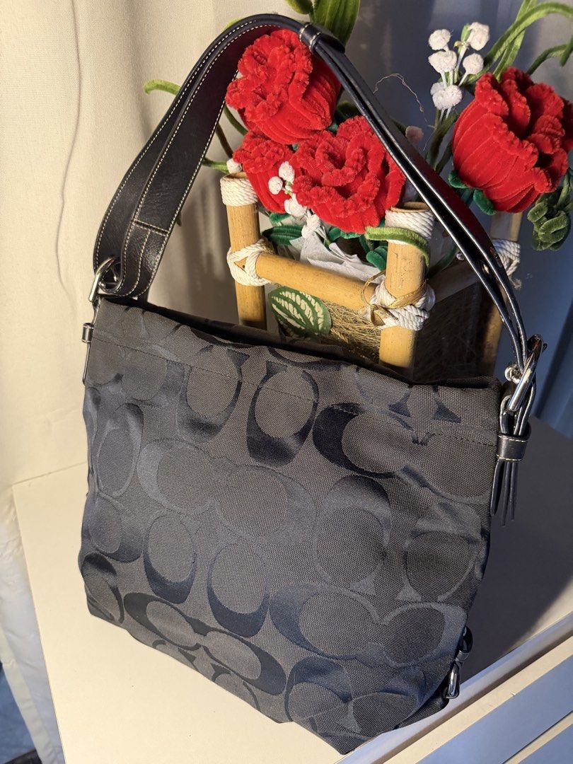 Coach carly two way (Category: Shoulder Bags) located in Manila. Submitted by chic_coach (Listing ID 1468975194, Image 2). Description: .