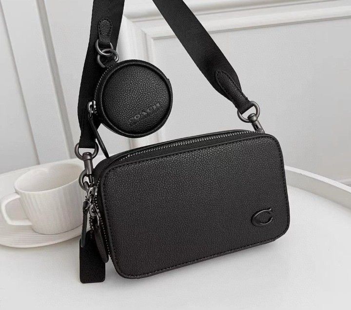 COACH CHARTER SLIM MENS BAG (Category: Sling Bags) located in Pasig City. Submitted by titalana2011991 (Listing ID 1469010355, Image 2). Description: WITH INCLUSIONS.