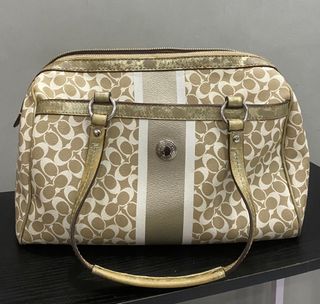 (Category: ) located in . Submitted by shopwme_vintage.com (Listing ID 1469030211, Image 1). Description: .