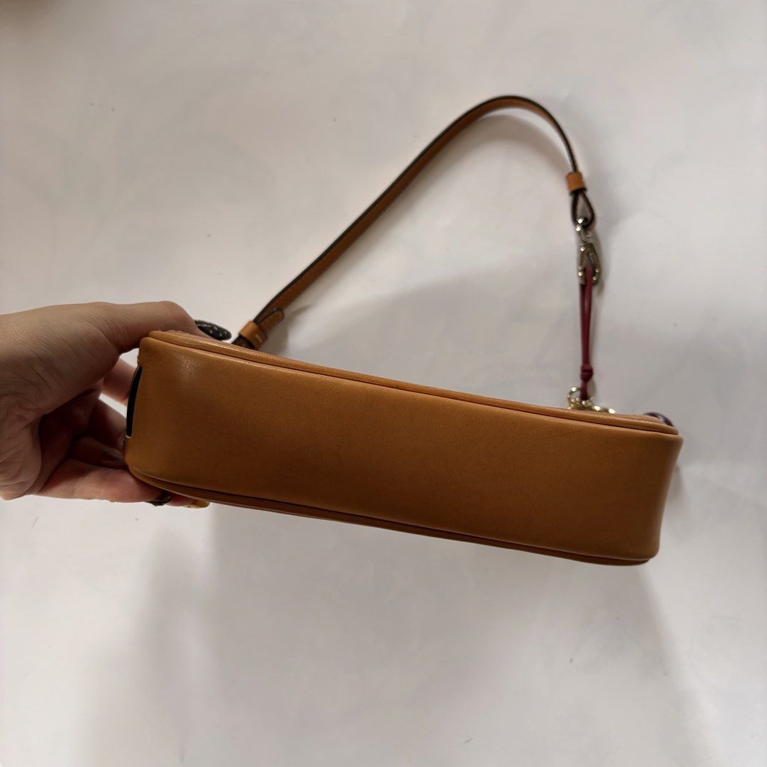 Coach demi good condition bag (Category: Shoulder Bags) located in Quezon City. Submitted by kaelian_couture (Listing ID 1468944502, Image 3). Description: .