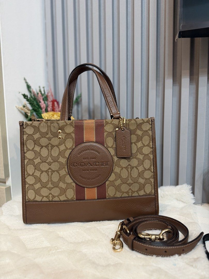 coach dempsey (Category: Luxury Bags & Wallets) located in Gapan. Submitted by anneelisse (Listing ID 1469042084, Image 1). Description: coach dempsey 2way bag in very good condition fb page: Elisha’s Mix branded Items.