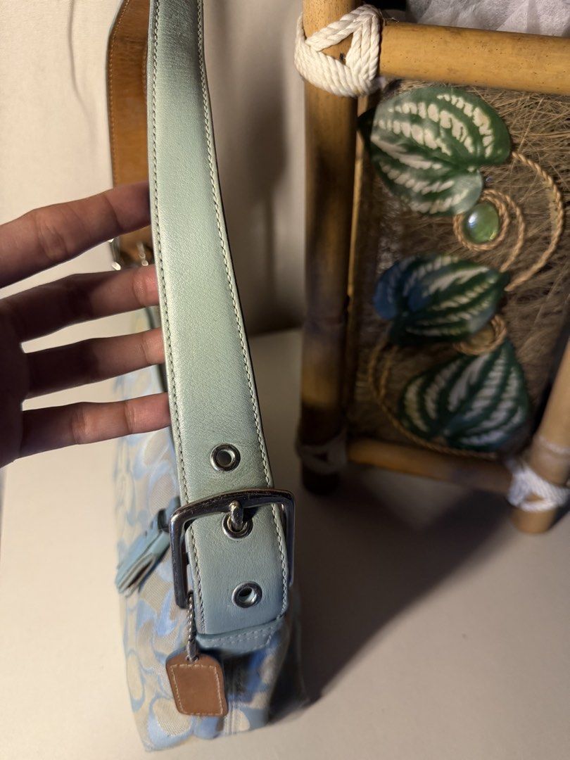 coach eastwest baguette (Category: Shoulder Bags) located in Manila. Submitted by chic_coach (Listing ID 1468975910, Image 3). Description: .