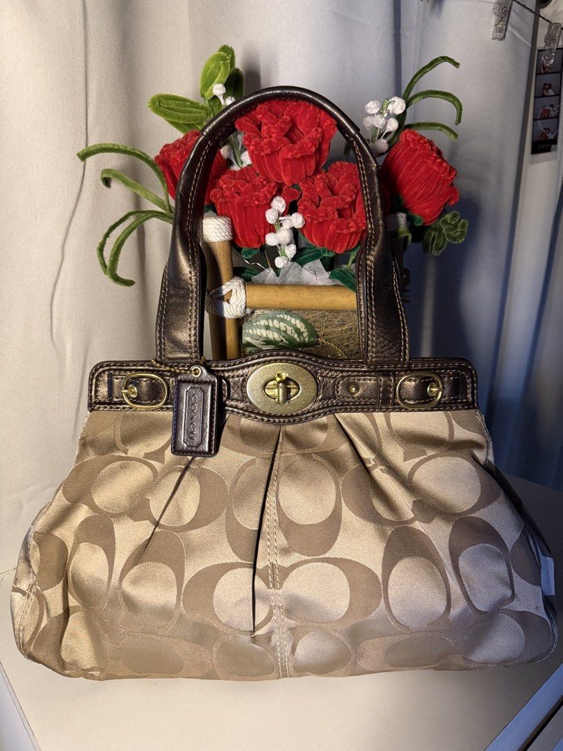Coach Garnet (Category: Shoulder Bags) located in Manila. Submitted by chic_coach (Listing ID 1468974252, Image 1). Description: .