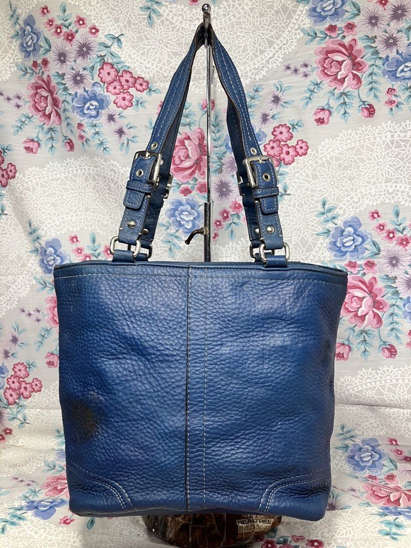 COACH HAMILTON SHOULDER/TOTE BAG (Category: Shoulder Bags) located in General Mariano Alvarez. Submitted by adonid (Listing ID 1469017360, Image 3). Description: COACH HAMILTON SHOULDER/TOTE BAG GOOD CONDITION NORMAL SIGN OF USAGE ONLY ISSUE MAY DARK COLOR NASA PIC NA .