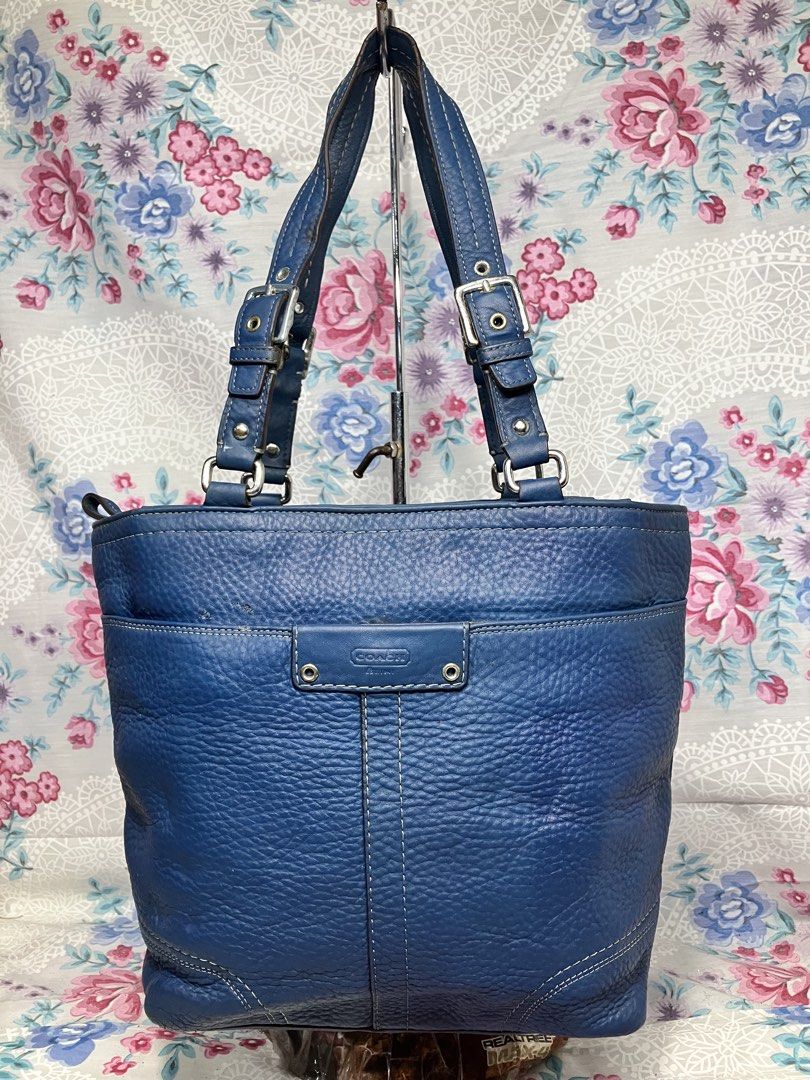 COACH HAMILTON SHOULDER/TOTE BAG (Category: Shoulder Bags) located in General Mariano Alvarez. Submitted by adonid (Listing ID 1469017360, Image 1). Description: COACH HAMILTON SHOULDER/TOTE BAG GOOD CONDITION NORMAL SIGN OF USAGE ONLY ISSUE MAY DARK COLOR NASA PIC NA .