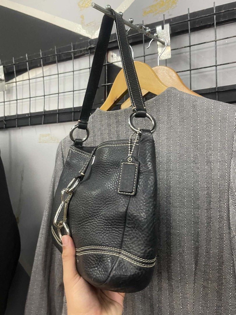 COACH HAMPTONS HOBO (Category: Shoulder Bags) located in Manila. Submitted by kramice (Listing ID 1469041527, Image 3). Description: Authentic.