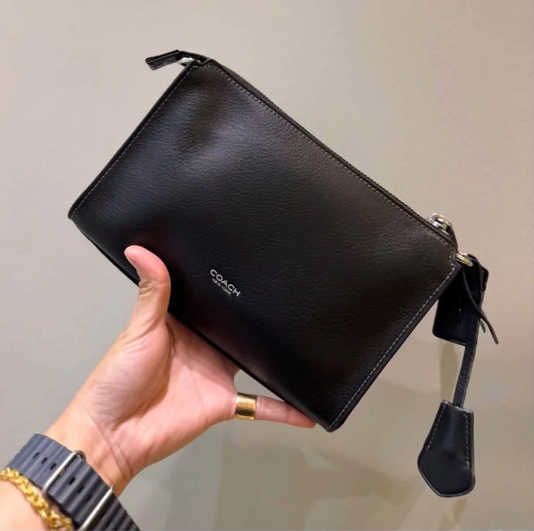 Coach Harrison Crossbody Bag (Category: Sling Bags) located in Manila. Submitted by msddirectfactoryoutlet (Listing ID 1468992753, Image 2). Description: Size 22 cm (L) × 14.5 cm (H) × 5 cm (W) US Grade 100%.