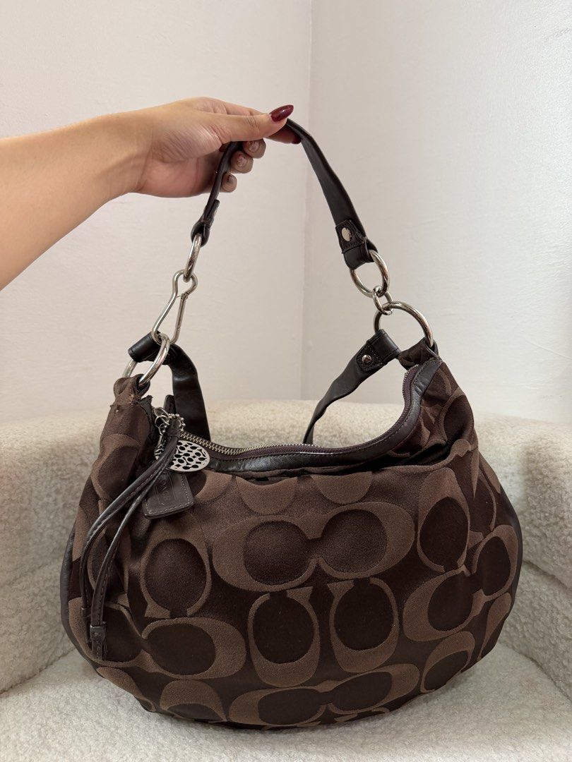 Coach Hobo (Category: Luxury Bags & Wallets) located in Manila. Submitted by _thepursela (Listing ID 1468998569, Image 2). Description: .