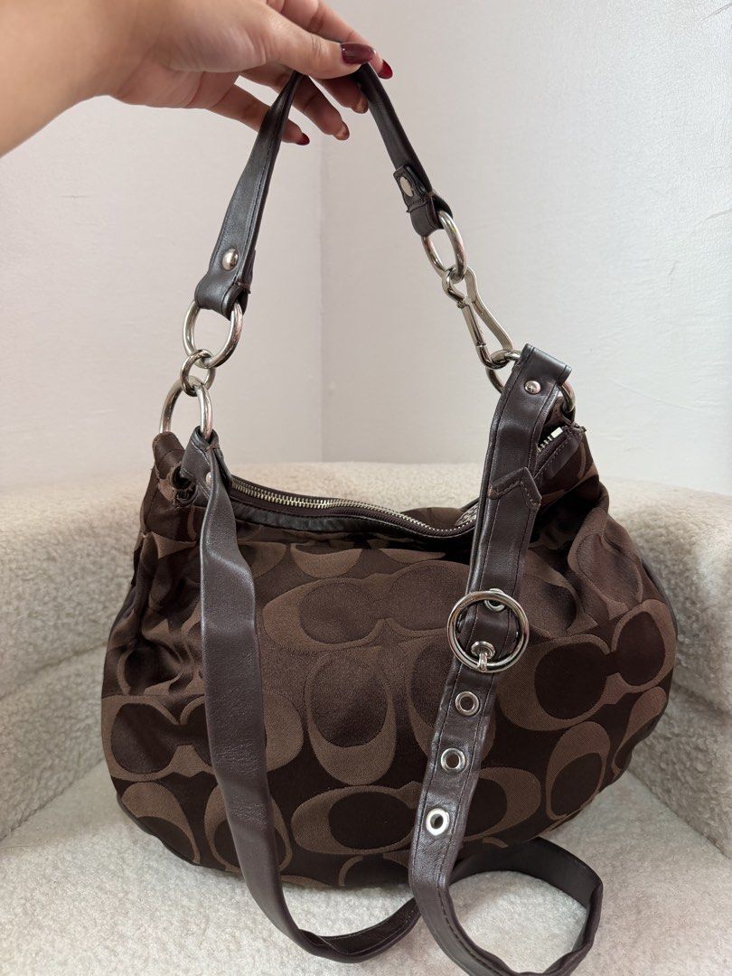 Coach Hobo (Category: Luxury Bags & Wallets) located in Manila. Submitted by _thepursela (Listing ID 1468998569, Image 3). Description: .