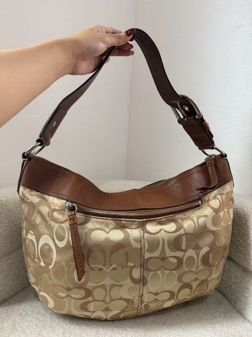 Coach Hobo Large (Category: Luxury Bags & Wallets) located in Manila. Submitted by _thepursela (Listing ID 1468997154, Image 3). Description: .
