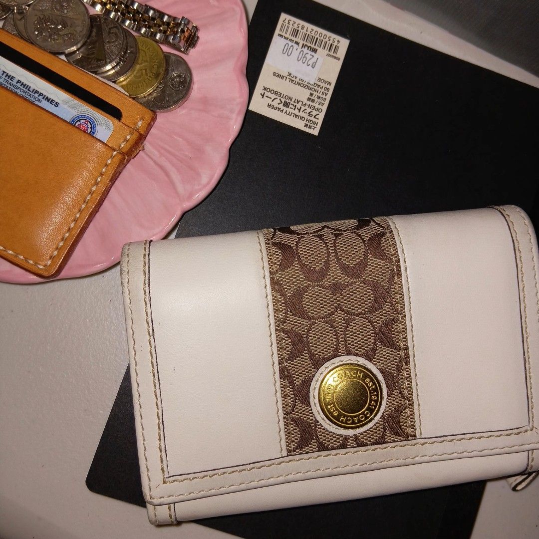 COACH JAQUARD WALLET (Category: Luxury Bags & Wallets) located in Manila. Submitted by twentyfifthbymaria (Listing ID 1469088884, Image 1). Description: help me declutter!.