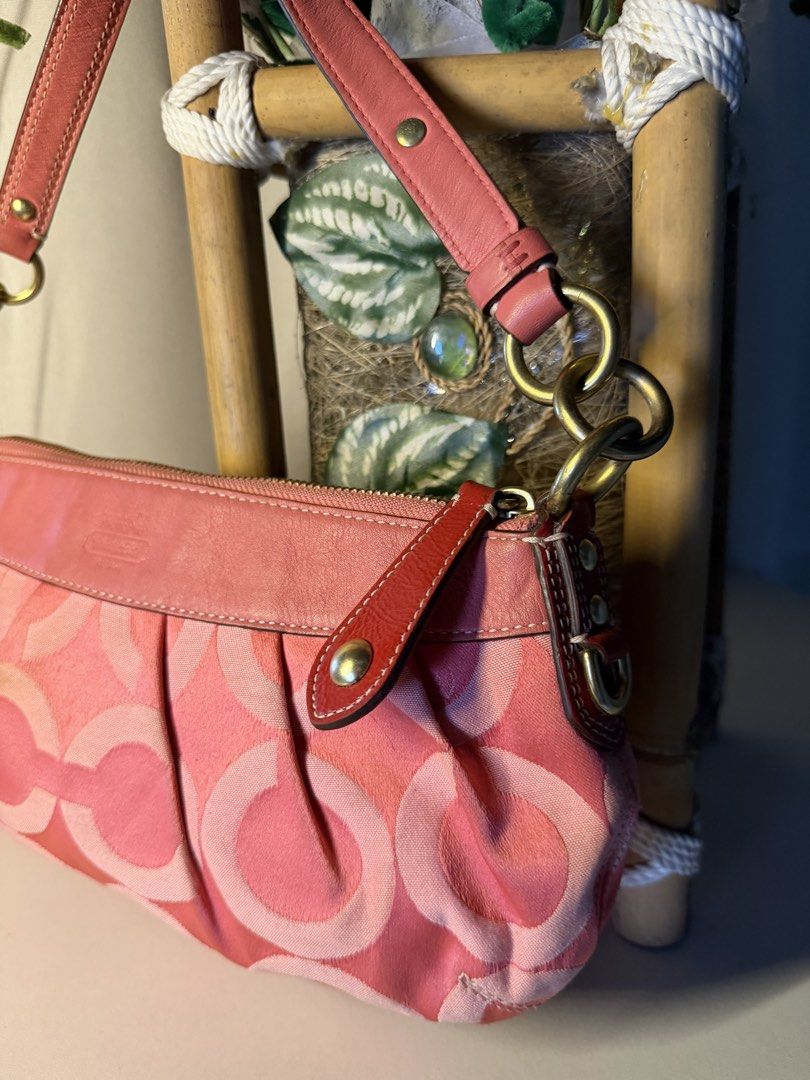 Coach madison (Category: Shoulder Bags) located in Manila. Submitted by chic_coach (Listing ID 1468977149, Image 2). Description: .