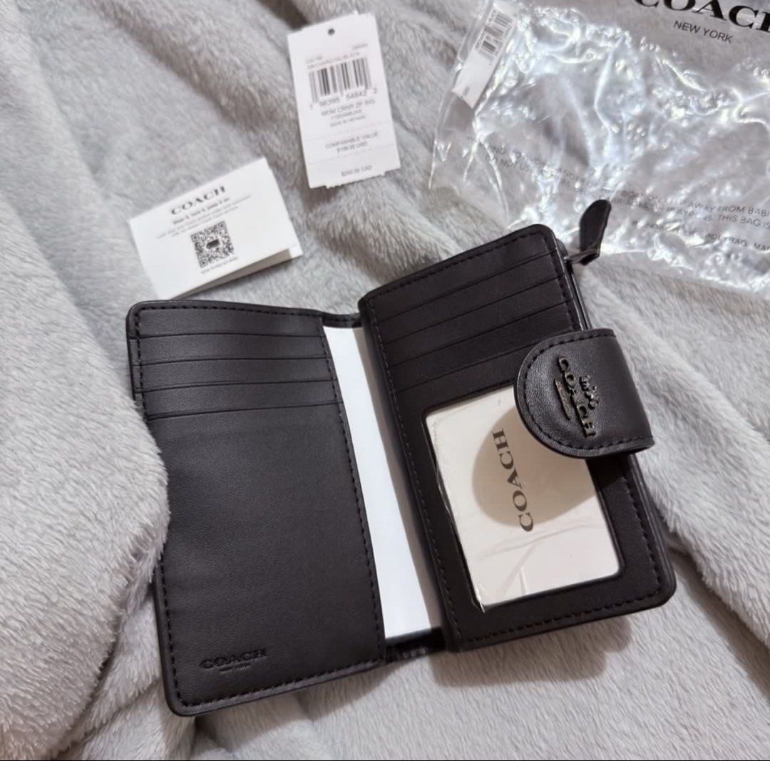 Coach Medium Zip Around Wallet - Charcoal/Black (Category: Wallets & Card holders) located in Cabuyao City. Submitted by beverlybella (Listing ID 1469084325, Image 2). Description: - Authentic from Canada!! - Comes with original tags and packaging - Made in Vietnam Kindly follow our FB Page and join our Group: D&L Maple Finds | Canada Goodies You can also message me on my personal acct: Lou Beverly Bella.