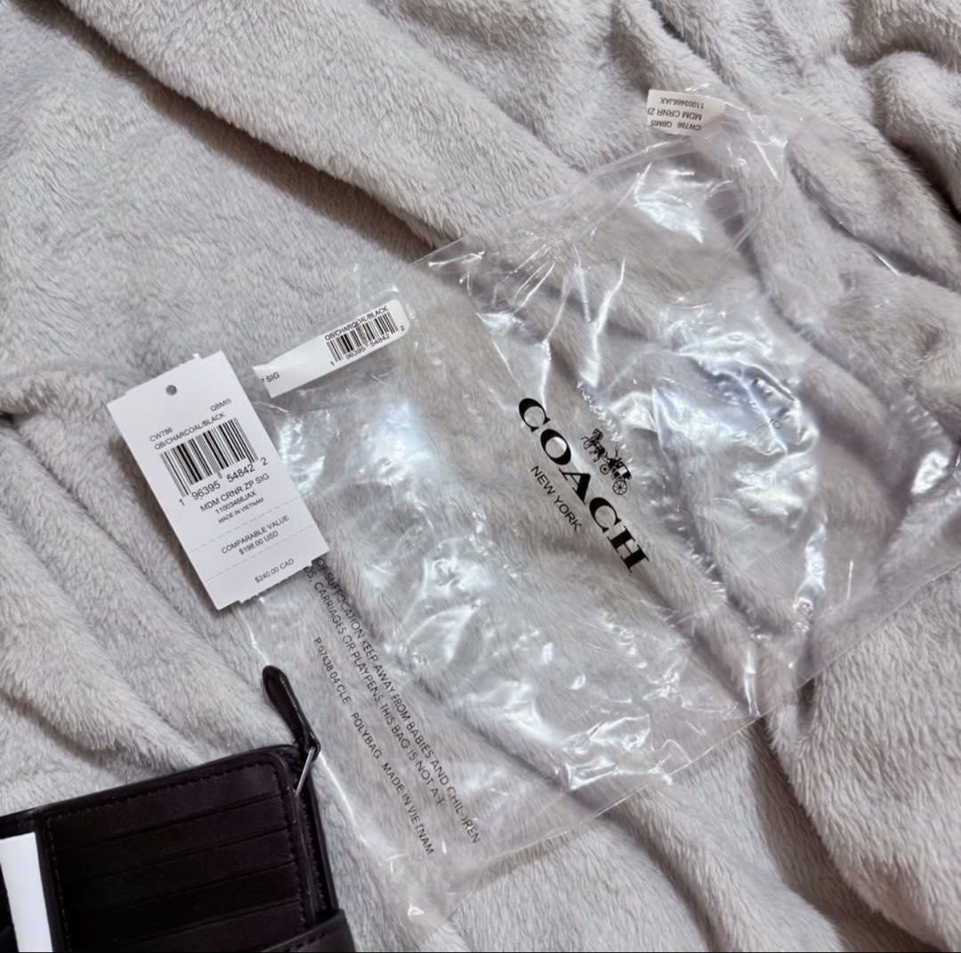 Coach Medium Zip Around Wallet - Charcoal/Black (Category: Wallets & Card holders) located in Cabuyao City. Submitted by beverlybella (Listing ID 1469084325, Image 3). Description: - Authentic from Canada!! - Comes with original tags and packaging - Made in Vietnam Kindly follow our FB Page and join our Group: D&L Maple Finds | Canada Goodies You can also message me on my personal acct: Lou Beverly Bella.